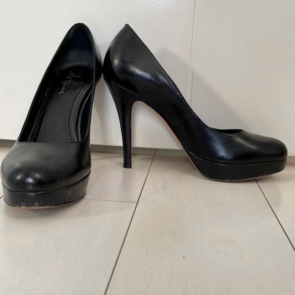 Cole Haan black leather pumps with Nike Air sole, size 9.